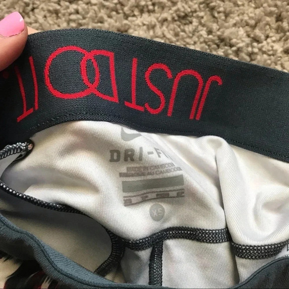 Nike Dri-Fit Patterned Cropped Workout Leggings - Picture 3 of 4